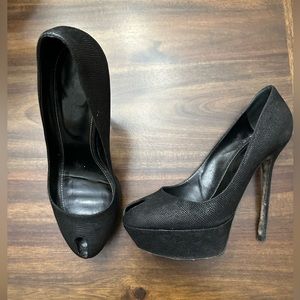 Sergio Rossi pep toe heels. Size 38.5. Black platform